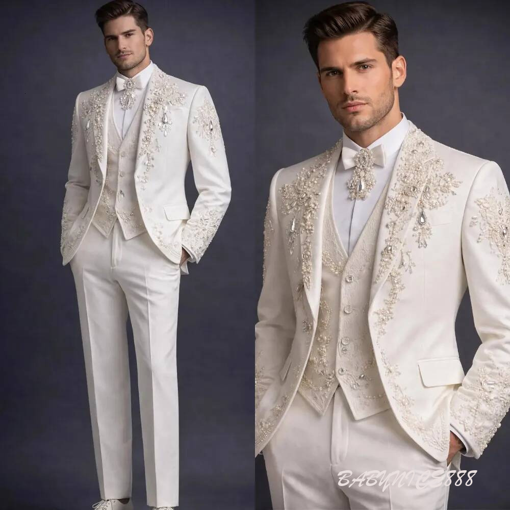 Elegant Men Suits Peaked Lapel Pearls Crystal Jacket 3 Pieces Tailor Made Blazer One Button Groom Customized Coat Vest Pants Plus Size