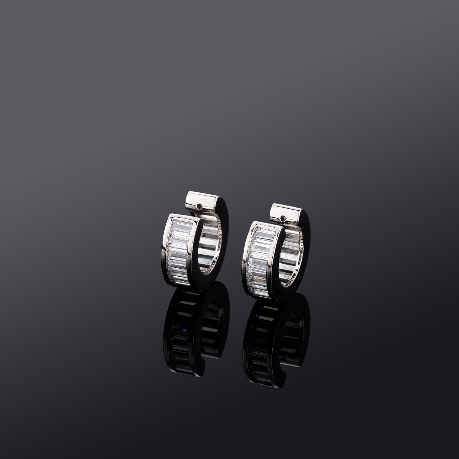 Luxury Iced European American T-shaped non-pierced for men and women, simple copper moissaniteia ear clips, fashionable Out D VVS Diamond hip-hop hi