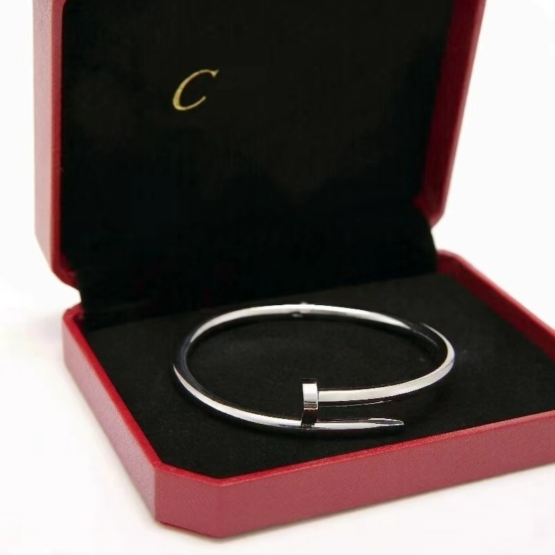 Classic 18k Gold Carte Plated Creative Designer Nail Bracelet Luxury Bangle Bracelet Noble Elegant Women Jewelry Valentine Gift Box