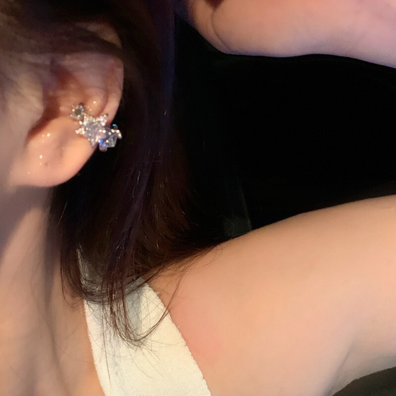 Luxury Brand Designer Jewelry Super Sparkly Star-Shaped Cubic Zirconia Ear Cuffs Women, 2025 New Style, Popular Earrings, Lightweight And Luxurious,
