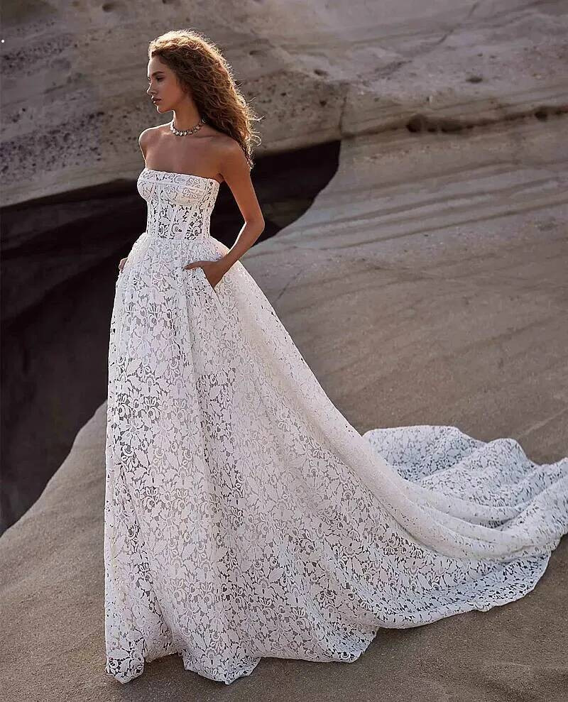 2026 Full Lace Country Wedding Dresses With Pockets Strapless Corset A Line Bridal Gowns Sweetheart Sleeveless Long Bride Dress Court Train