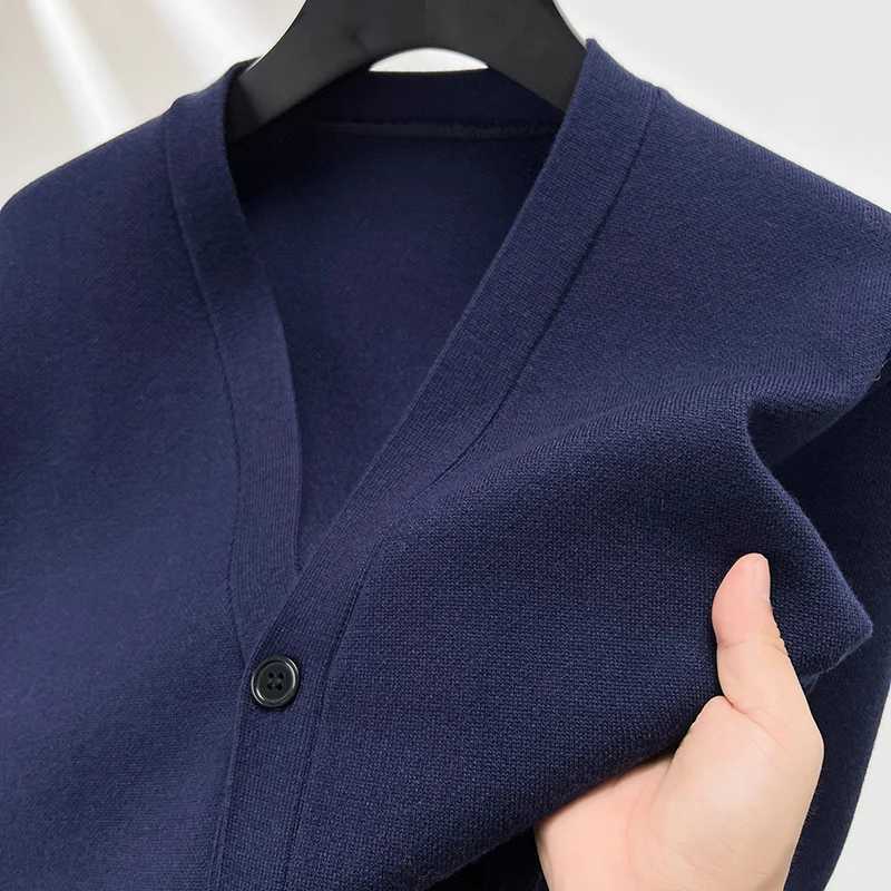 Knit Designer V-Neck Quty Men's Cardigan Autumn Winter New Solid Color Double Pocket Sweater Coat Casual Commute Menswear Top M261016