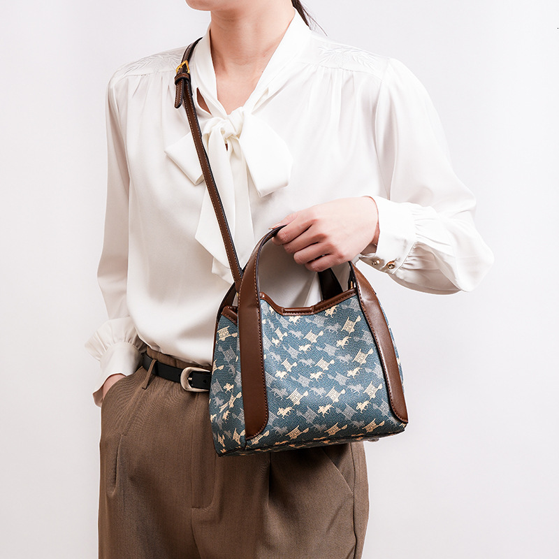 Luxury Brand Designer Bag High-End Women's Handbag 2026 New Retro Printed Bucket Tote Simple Versatile Casual Bag Export Trendy Luxury Brand De