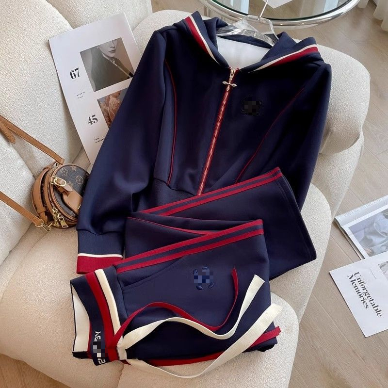 High-end casual sportswear for women, new spring/autumn collection, fashionable European-style hooded sweatshirt and straight-leg pants, two-piece s