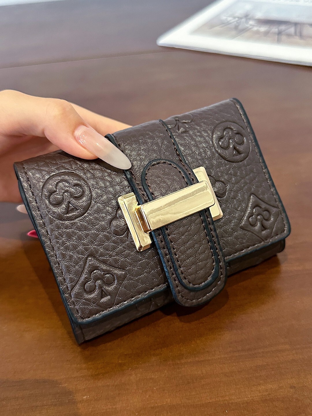 Luxury Brand Designer Bag Bestseller Retro Embossed Short Women's Wallet With Metal Buckle 70% Off Multi-Card Slot Card Holder Hand-Held Coin P
