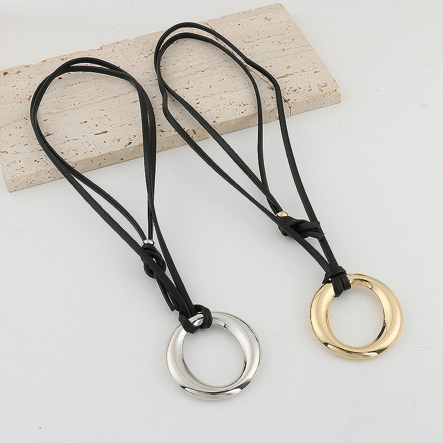 High-end Commuter Silver Circle Necklace with Round Pendant, Leather Cord Sweater Chain, Light Luxury, Simple, Versatile, 2026 New Women's Styl