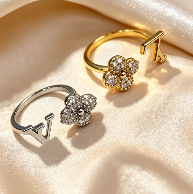 Luxury L Vs flower rings Wedding Rings with open Sparkling Diamonds Fashion womens wedding rings Designer Jewelry elegant Brides Ring