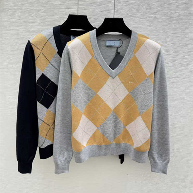 Women's Knits & Tees designer new autumn long-sleeved knit top with V-neck and contrasting diamond-patterned design