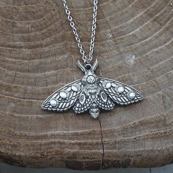 Luxury Elegant Dainty Jewelry Luxury Brand Designer Jewelry Trendy New Punk-Style Necklace, Popular Item, Featuring Butterfly Moth Pendant, Animal J