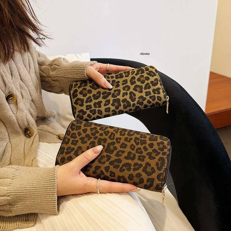 Cross Border Exclusive Women's Long Retro Classic Leopard Print Phone Wallet Multi Card Slot Card Holder Lightweight Clutch