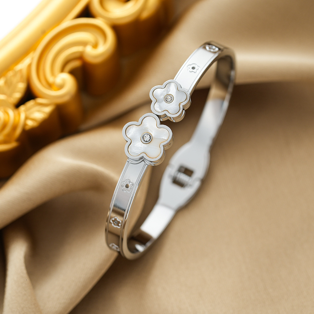 Luxury Brand Designer Jewelry Full Steel European American Style, Colorfast, Five-Petal Flower Bracelet With Diamond Accents, Simple And Fashionable