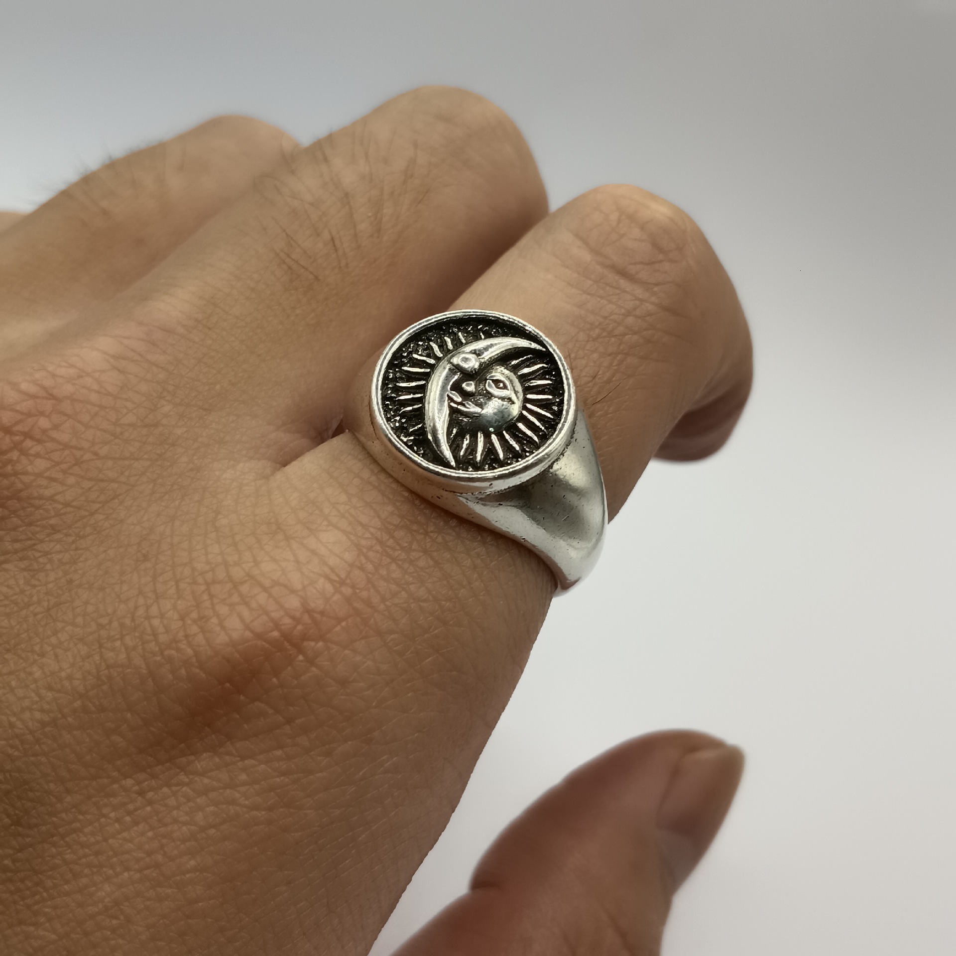 Luxury Brand Designer Jewelry Yintai Original Design Sun Moon Totem Sterling Silver Ring, Retro Men's Unique And Versatile Open Ring Luxury Del