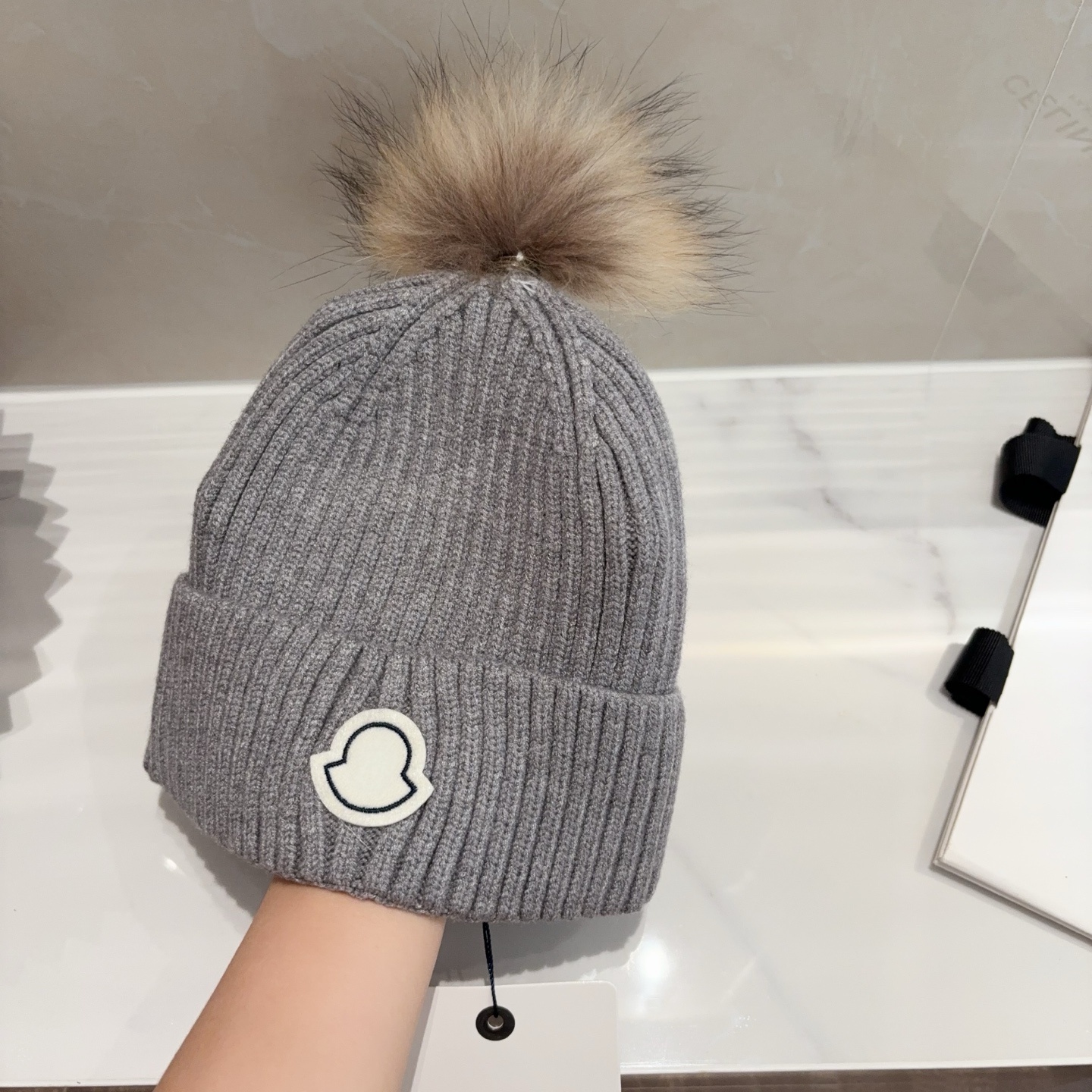 Ribbed Knitted Beanie Hat for Men Women Winter Warm Faux Fur Pom Pom Cuffed Beanie With Embroidered Patch