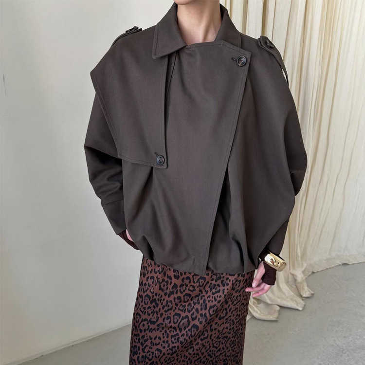 Designer Womens Short Trench Jacket Asymmetric Button Cape Coat Dark Brown Loose Fit Windbreaker Luxury Outerwear