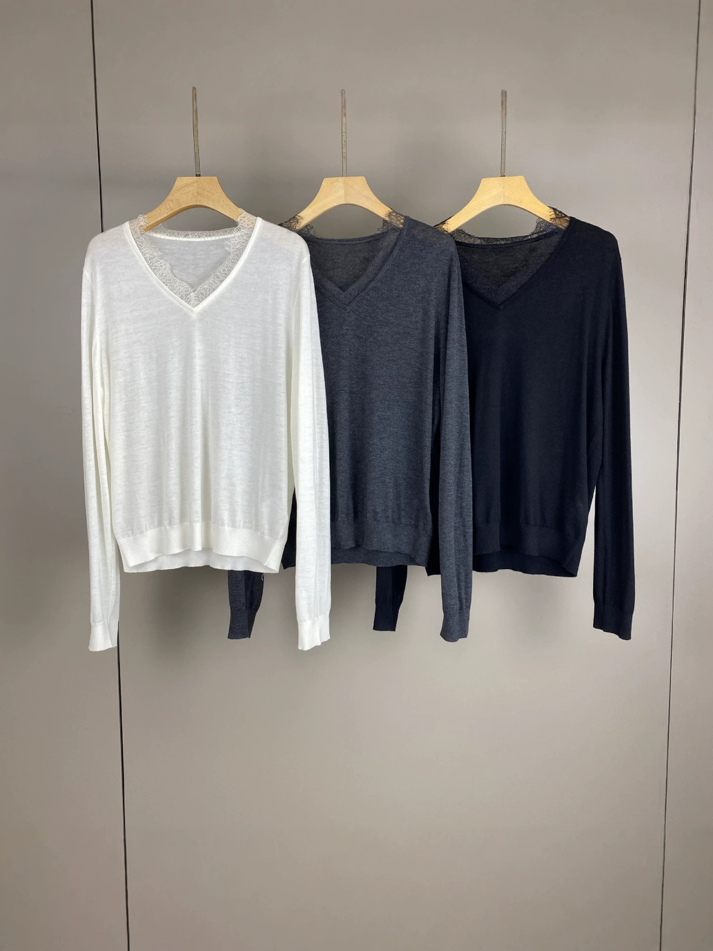 Gopin Autumn/Winter New LP Silkblend Wool Vneck Lace Patchwork Solid Color Knit Sweater Fashion Commute Style