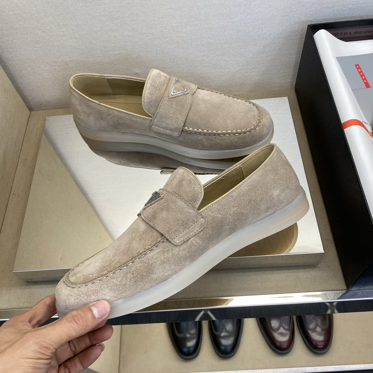 loafer designer woman flat moccasin round toe luxury comfortable white work office vintage retro fashion modern casual sport trendy stylish street g