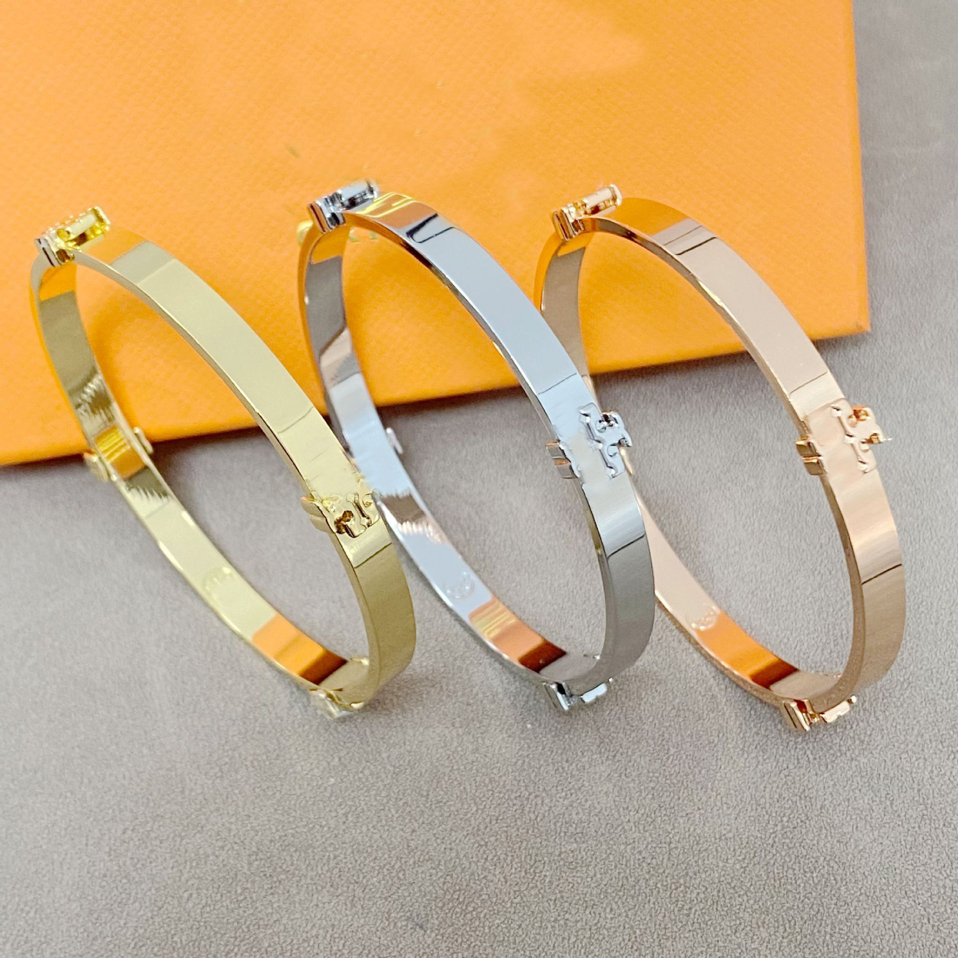 Premium Designer Bangle 18K Gold Plated Copper Bracelet for Women Famous Pattern Jewelry Bangles