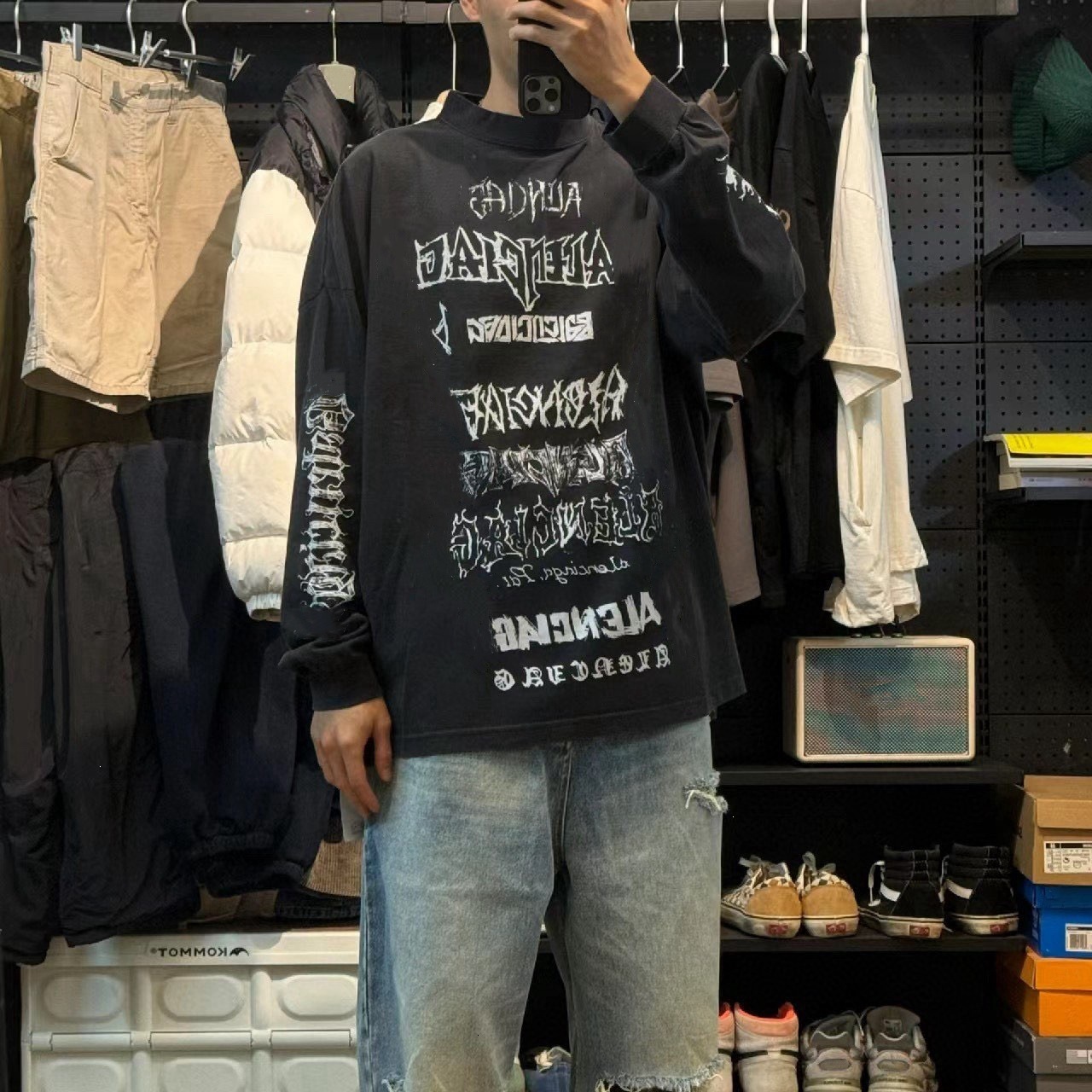 High-end designer luxury Paris B brand autumn new collection, long-sleeved T-shirt with hand-painted graffiti design, loose fit, pure cotton, unisex