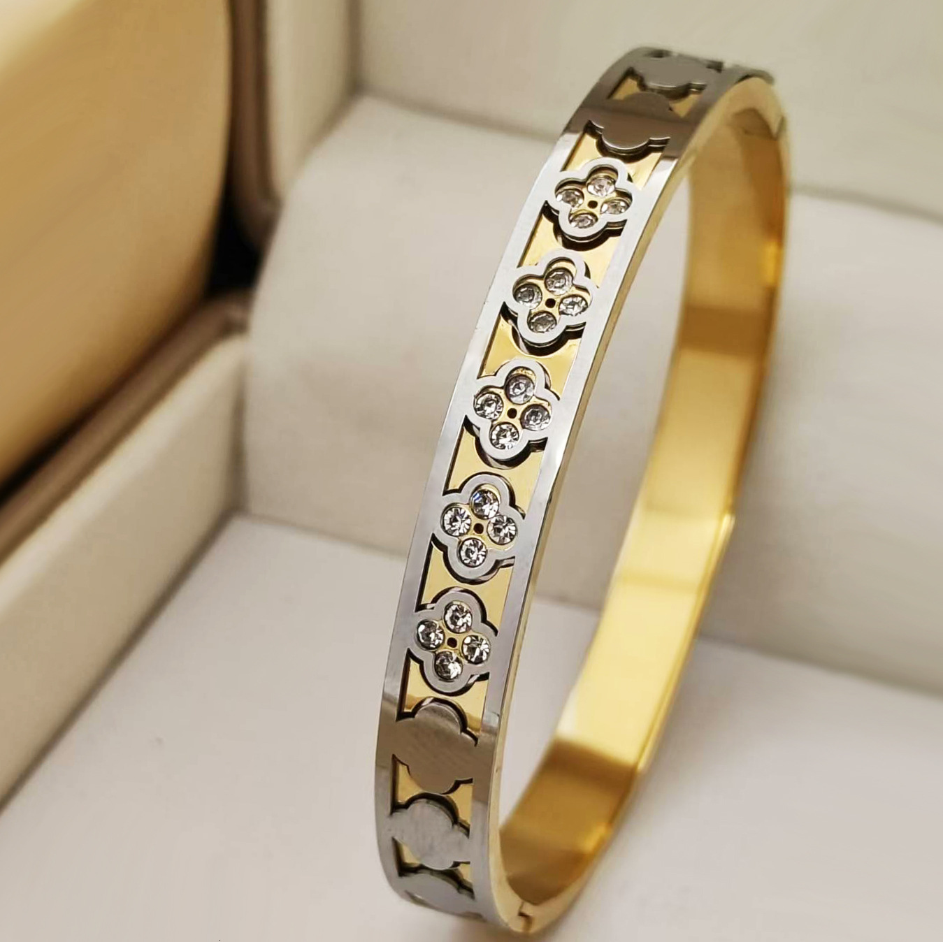 Luxury Brand Designer Jewelry Full Steel High-Gloss Square-Cut Women's Stainless Steel Bracelet, Simple And Luxurious Jewelry Luxury Brand Desi