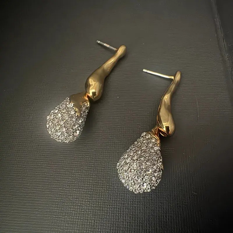 Mini Flat cubic zirconia Stud Earring New Designed Women Earrings Solanales Gold Crystal Twist Hoop Earring Full Diamond Copper Plated Gold Ear Stud