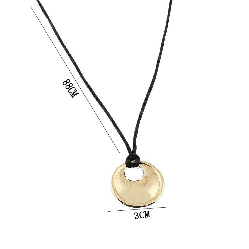 , the same style as Che Jingyuan's, black cord with silver circular pendant necklace, long style, 2026 new collection, high-end sweater chain