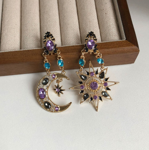 Luxury Brand Designer Jewelry European American Retro Palace-Style, Full-Diamond Sun Moon Asymmetrical Earrings, A Luxurious And Fashionable Design
