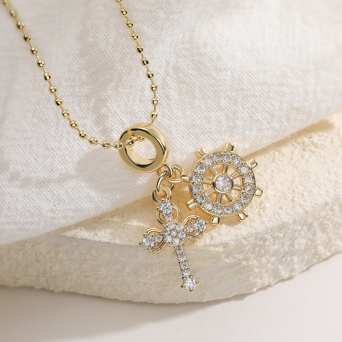 Luxury Brand Designer Jewelry Aogu Light Luxury Exquisite Copper Plated 18K Gold Zircon Cross Heart Pendant Necklace For Women, Personalized Clavicl