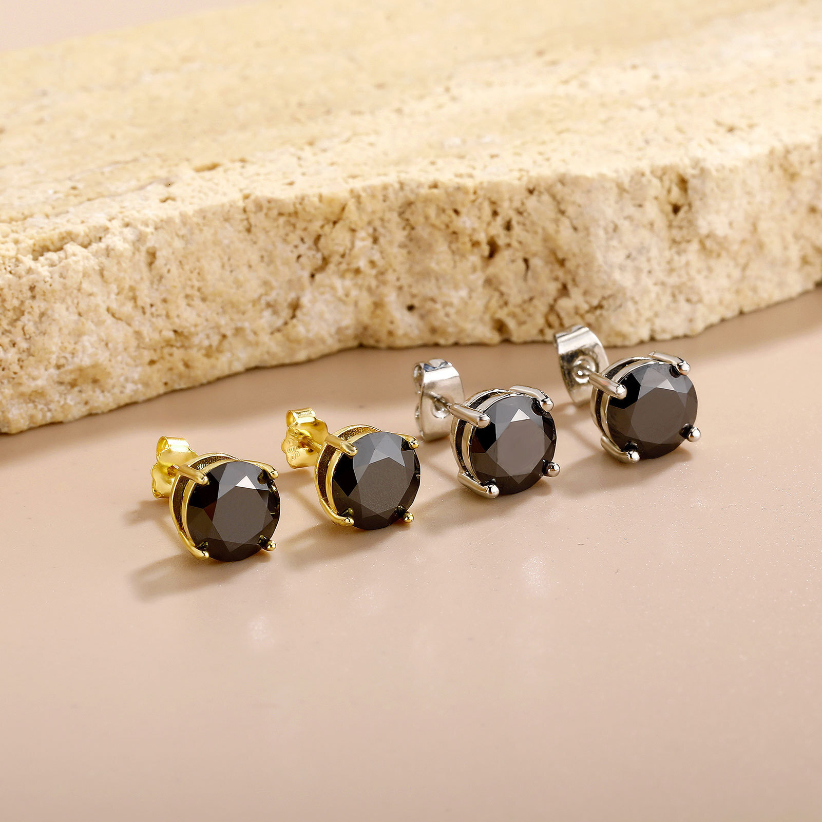 S925 Sterling Silver Black Moissanite Piercing Bone Stud for Women Screw Twist Closure Niche Design Out D VVS Diamond Sense Hoop Earrings Ear Jewelr