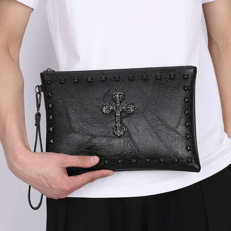 Luxury Brand Designer Bag New Men's Clutch Bag With Skull Design, Personalized Studded Designer Clutch, Large Capacity Envelope Bag, Trendy Lux