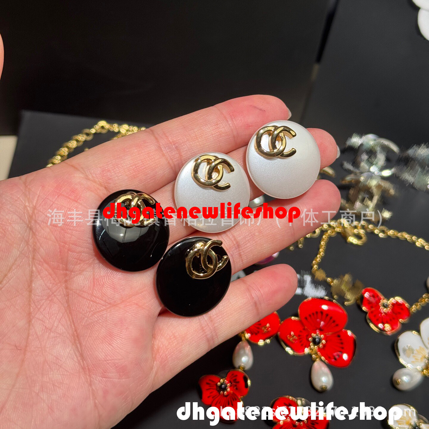 luxury cc earrings designer jewelry Round Resin Pearl Black White Stud Earrings Lightweight Luxurious Featuring Glossy Finish Accents channel earrin