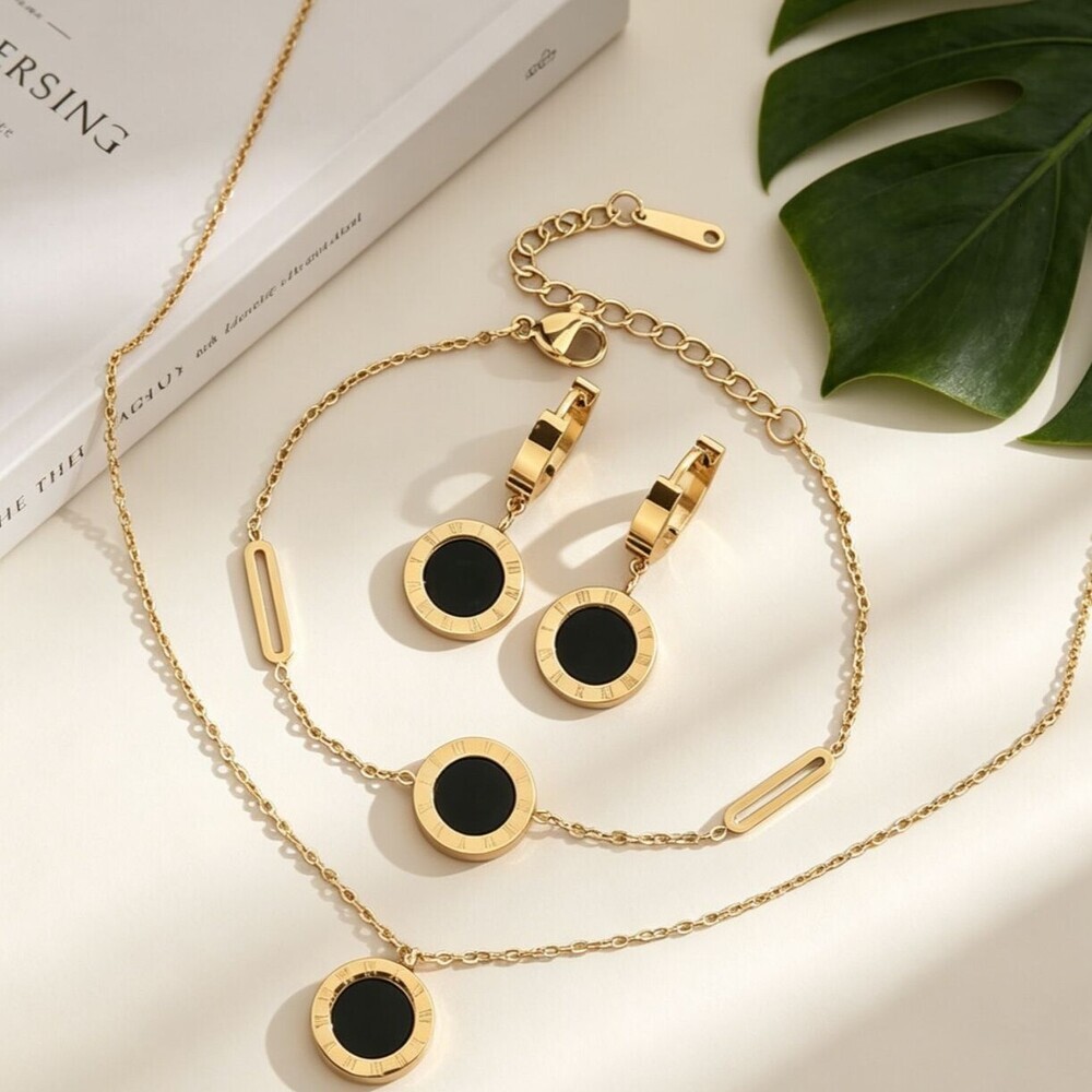 Stainless Steel Gold Double-Sided Round Pendant Necklace With Black And White Shell Charm, A Niche And Luxurious Set