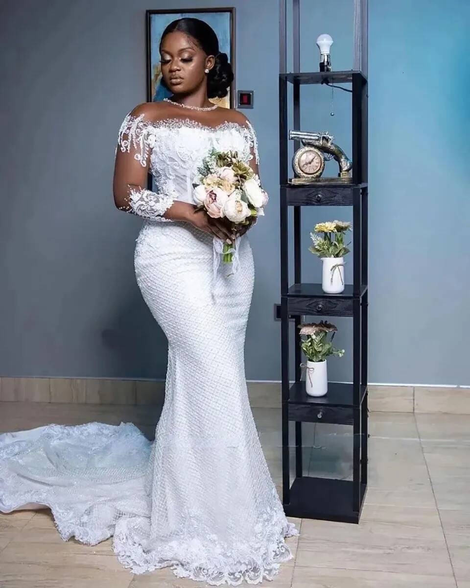 Plus Size Lace Mermaid Wedding Dress Sheer Crew Neck Long Sleeves Bridal Gowns Beaded African Women Bride Robes De Mariee