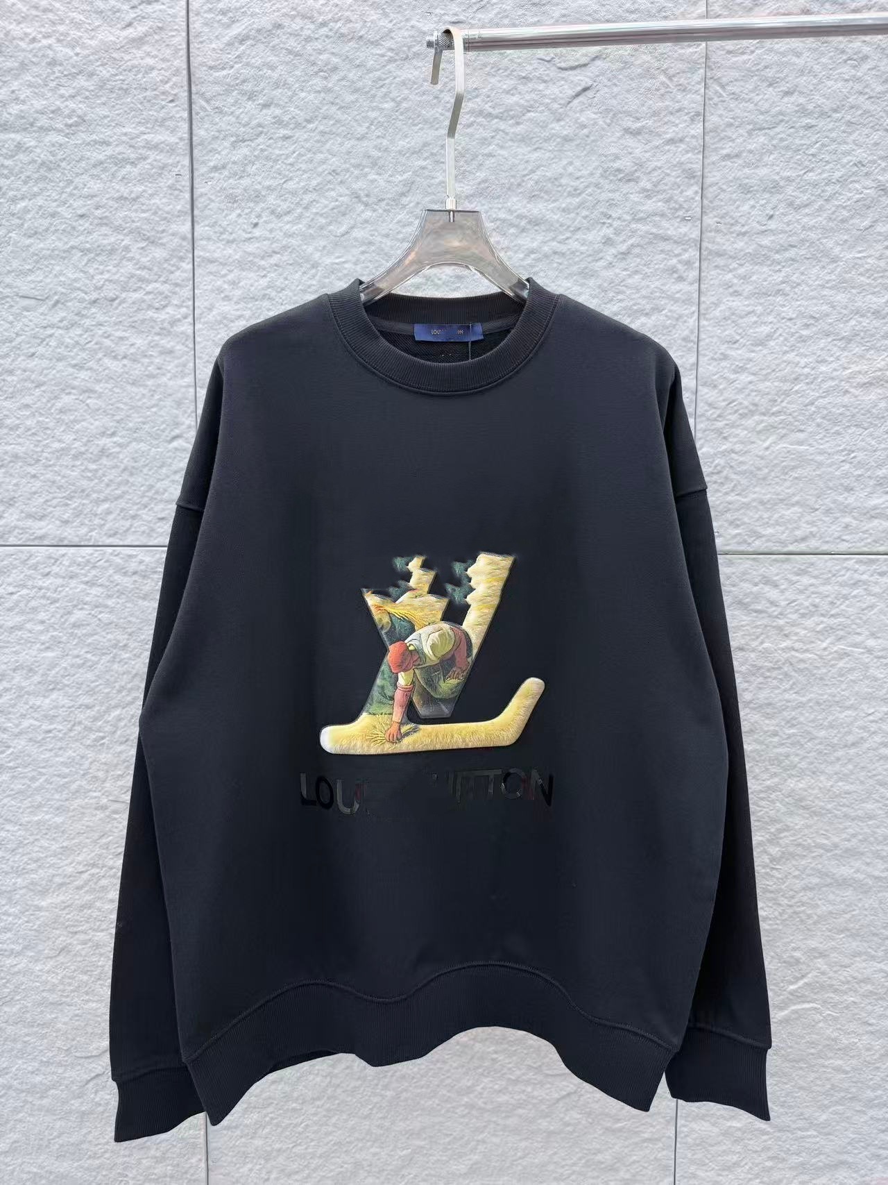 High-end version of the popular brand's new spring/autumn designer luxury collection, featuring trendy logo and unisex round-neck design for a