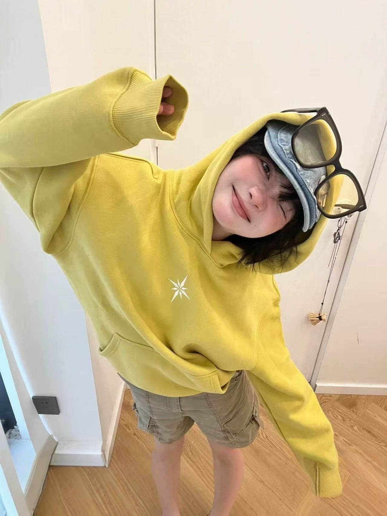 High-End Fashion Daily Luxury Clothing Unique Yellow Korean-Style Hooded Sweatshirt Women, Autumn Winter, With Snowflake And Cross Designs, Loose Pu