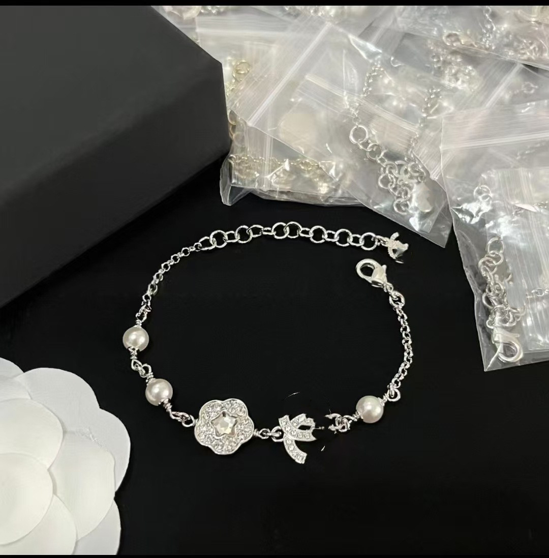 Designer Charm Bracelet Women Jewelry Camellia Diamond Gold Plated Silver Titanium Steel Luxury Trendy Charm Bracelet for Gift