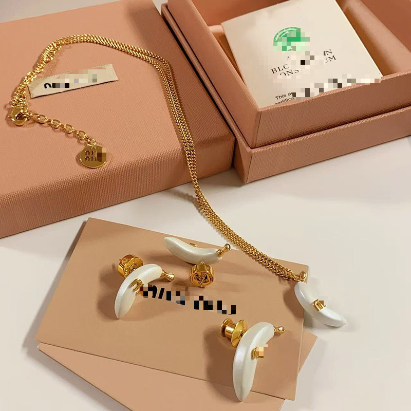 Miss Miu 26 milky white banana earrings, metal light luxury necklace, niche style brooch, high-end version set wholesale for women