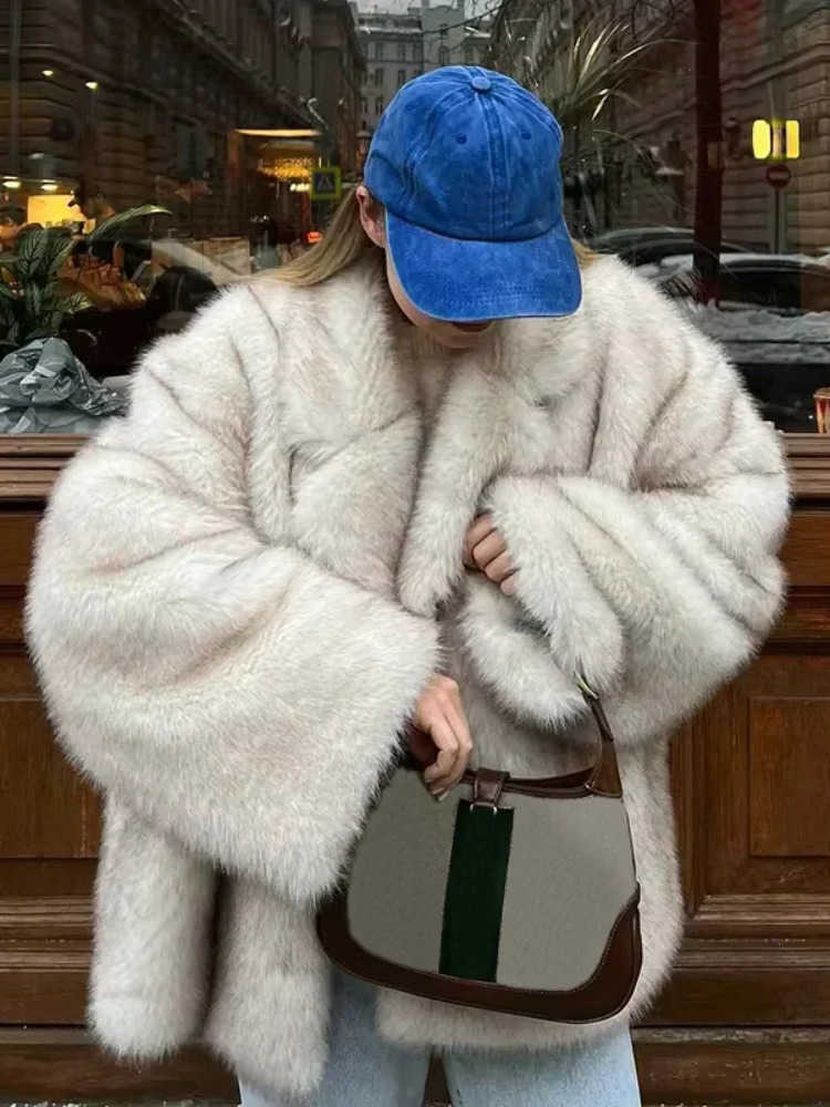 Winter 2024 Hot Girls Oversized Gradient Fur Coat Women Thick Warm Outerwear Fluffy Fur Jacket S2610161PJ0