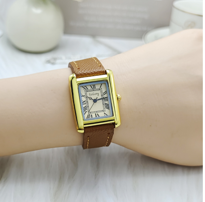 Women's classic watch, stainless steel gold-plated case, durable and comfortable leather strap, quartz movement, scratch-resistant sapphire cry