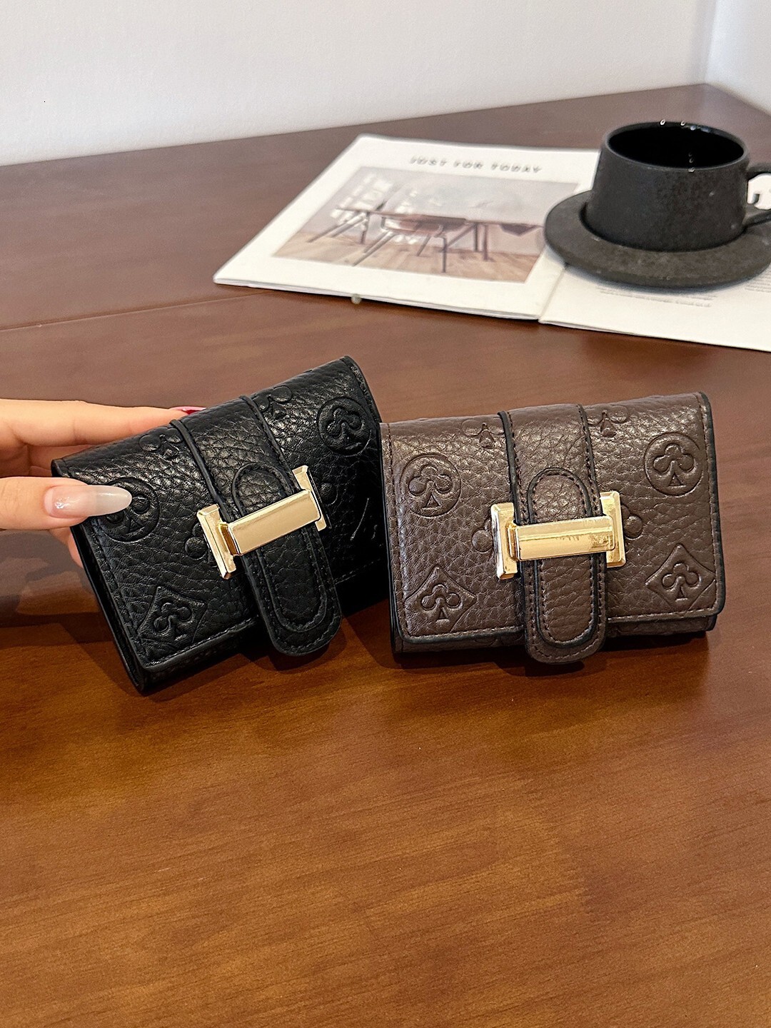 Luxury Brand Designer Bag Bestseller Retro Embossed Short Women's Wallet With Metal Buckle 70% Off Multi-Card Slot Card Holder Hand-Held Coin P