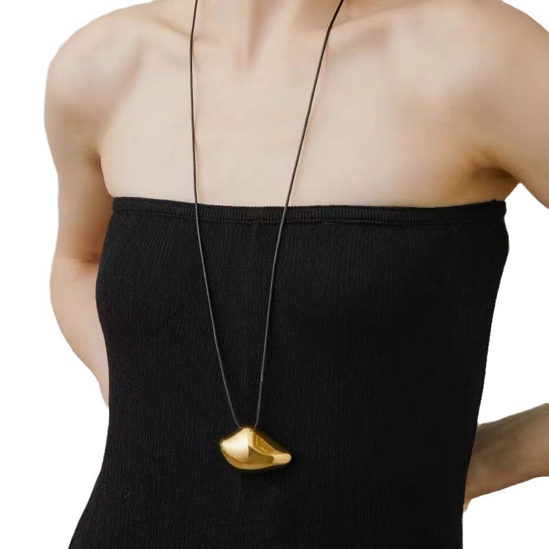 Metal Shell Leather Cord Long Necklace for Women, Original Simple Halter Sweater Chain Accessory, 2024 New Model