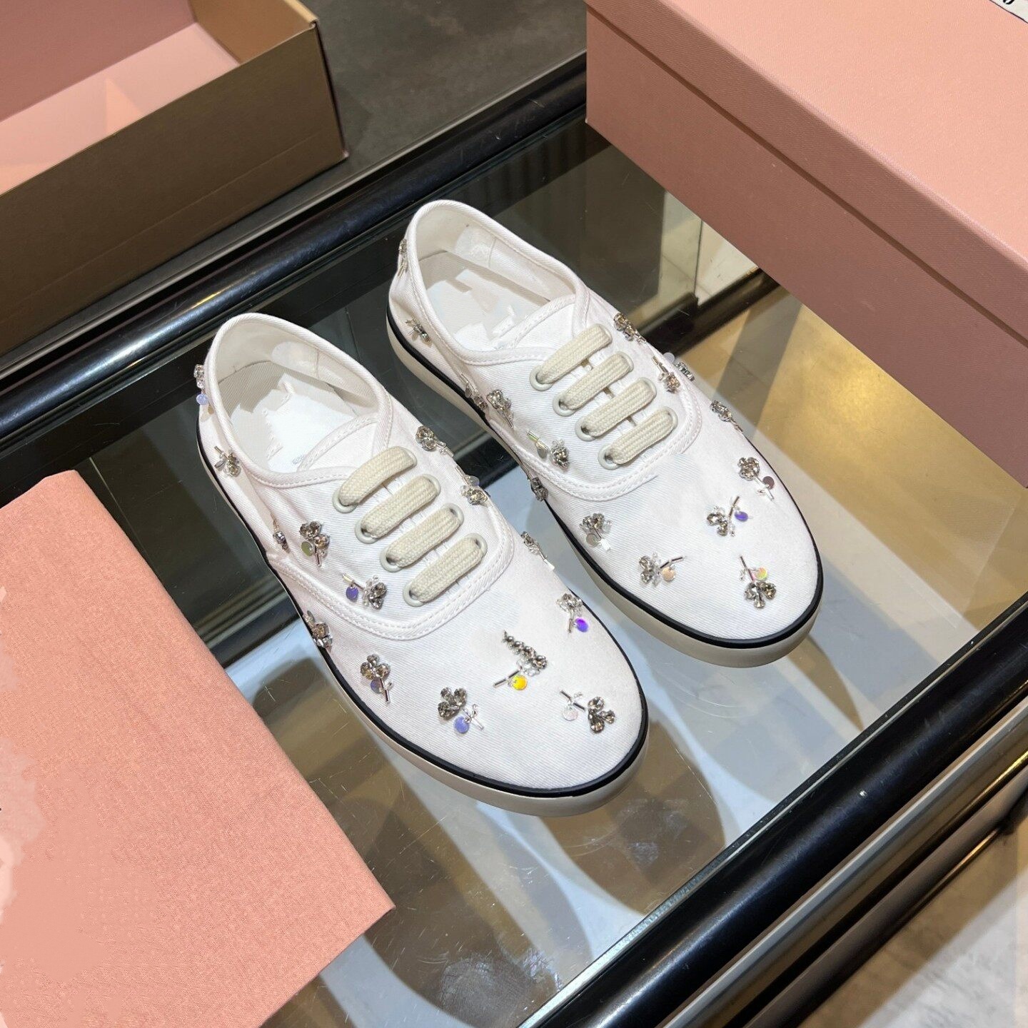 Casual Designer Luxury Brown Sneaker Low Top Lace Shoe Embroidery Crystal Rhinestone Rubber Sole Fashion Comfort Quality Modern Stylish Black White