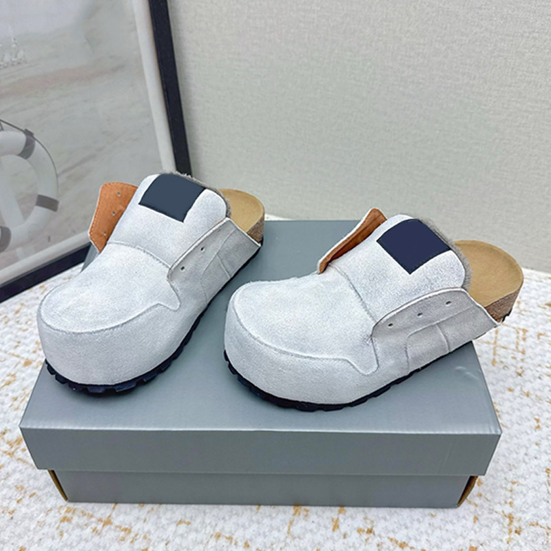 Winter Warm Ladies Suede Mules High Quality Comfortable Suede Leather Trendy Outdoor Style Slippers Daily Casual Womens Plush Slippers
