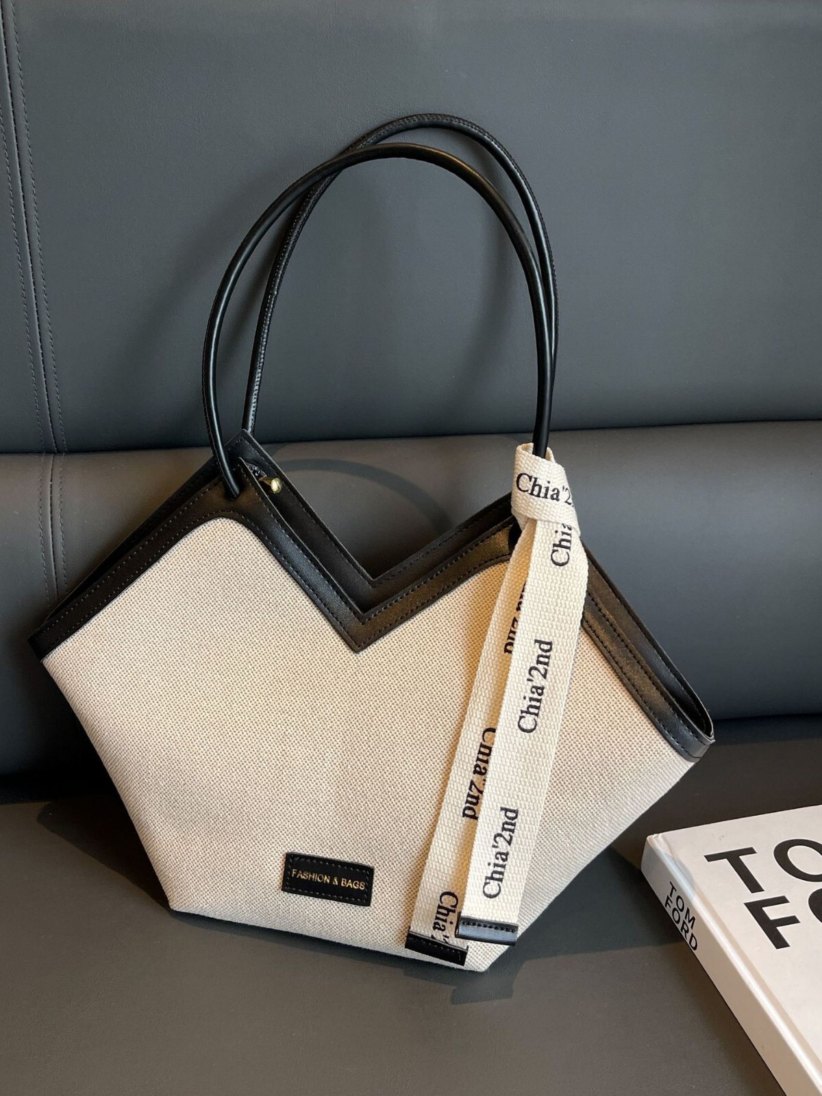 2026 New Large-Capacity Tote Commuting for Women, High-End Large Student Casual Heart-Shaped Underarm Shoulder Bag