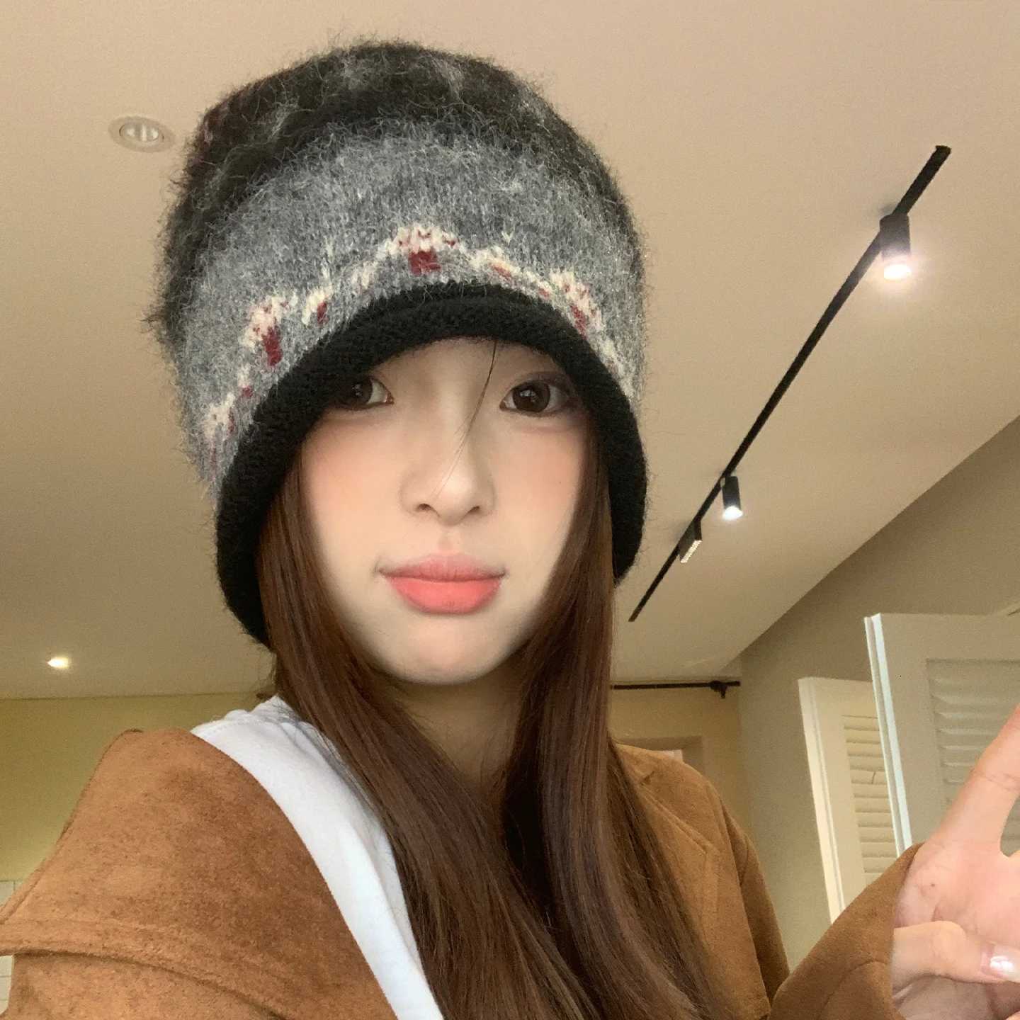 Beanie/Skull Caps Women's Winter Warm Knitted Beanie Hat Retro Fair Isle Cuffed Soft Head Cover for Daily Outdoor Skiing Wear Q261017