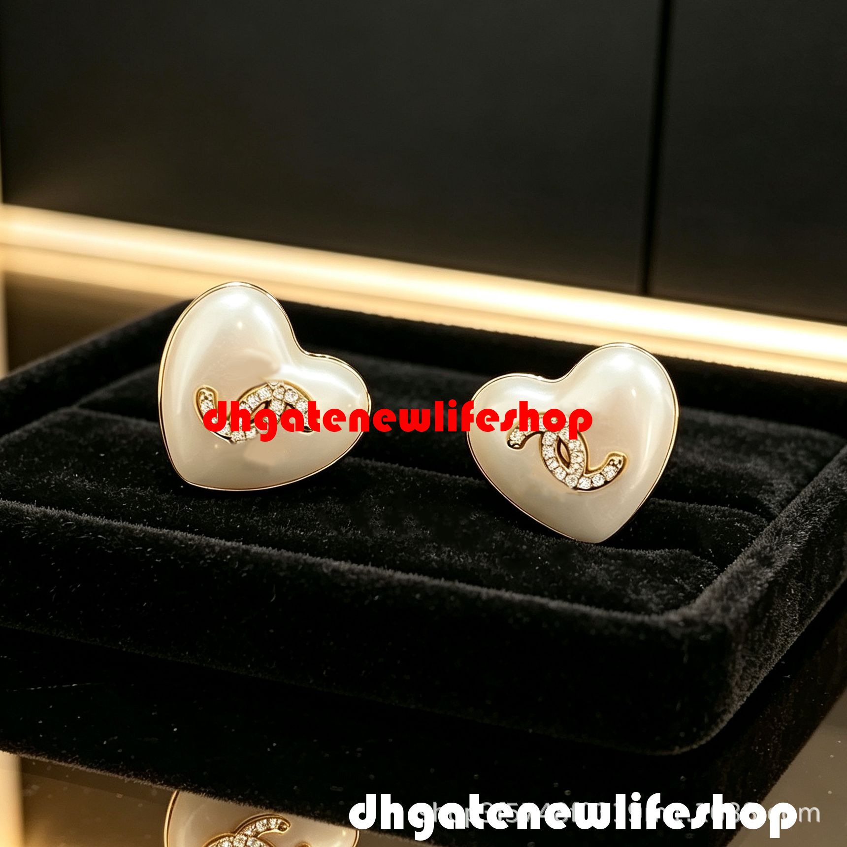 luxury cc earrings designer jewelry White Heart-Shaped Pearl Diamond-Studded Heart Accents Earrings channel earrings