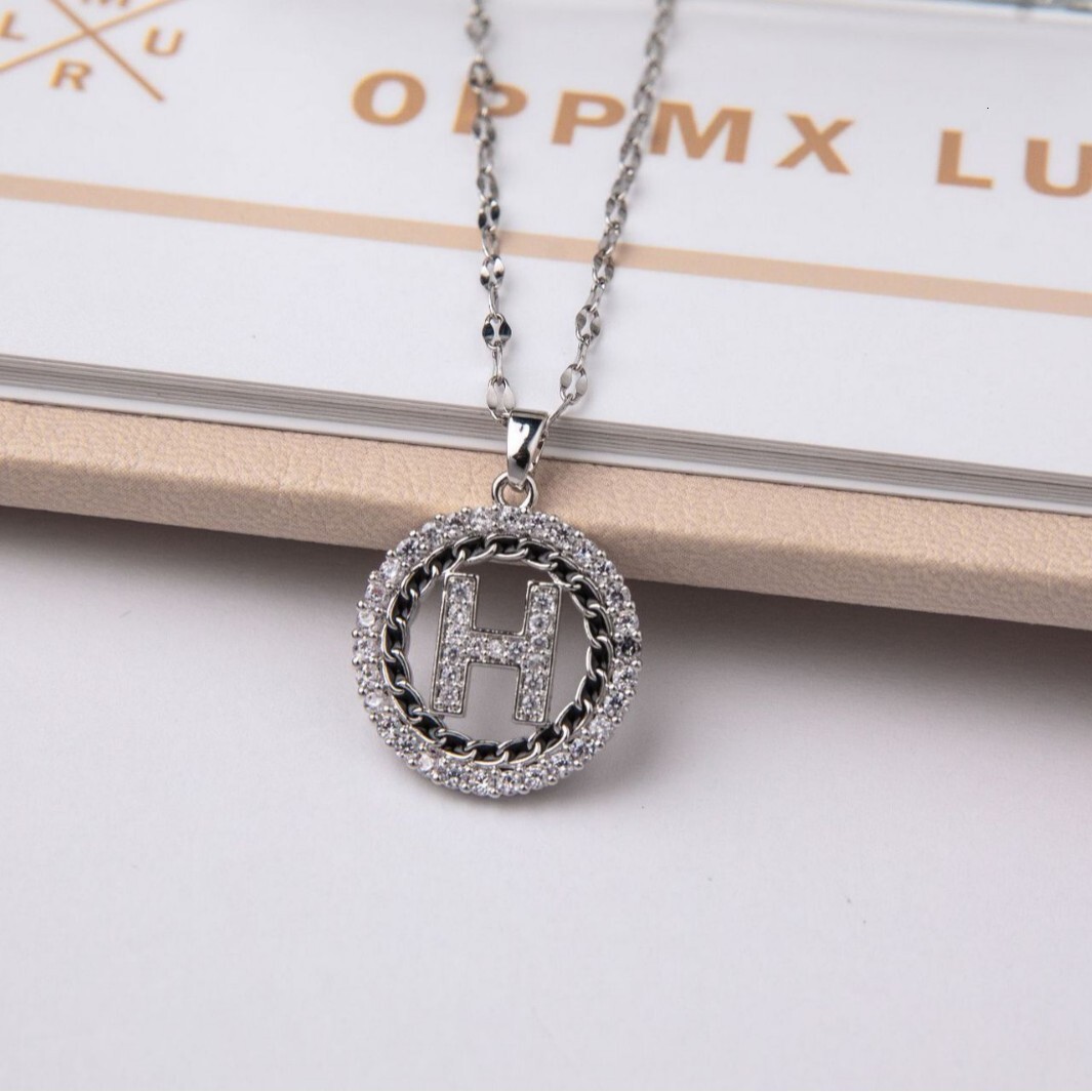 Luxury Elegant Dainty Jewelry Luxury Brand Designer Jewelry 2024 New Fashion Letter H Steel Necklace For Women Gold Lace Full Diamond Light Luxury N