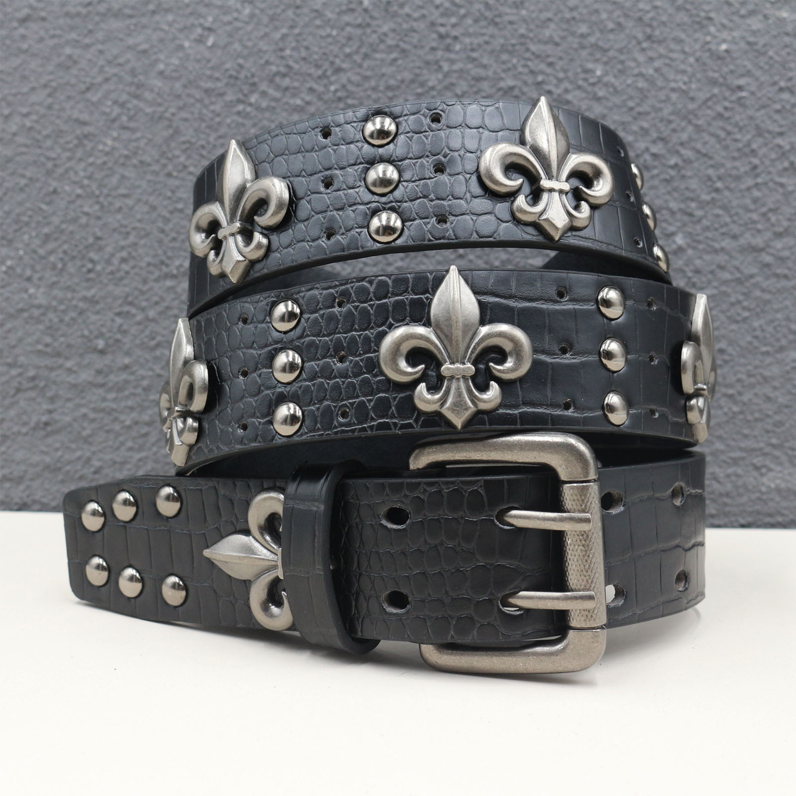 Double-needle buckle belt with heavy black crocodile pattern Goth Skeleton Rivet Trend Punk Hip-hop Y2K Style Belt 26Y1019