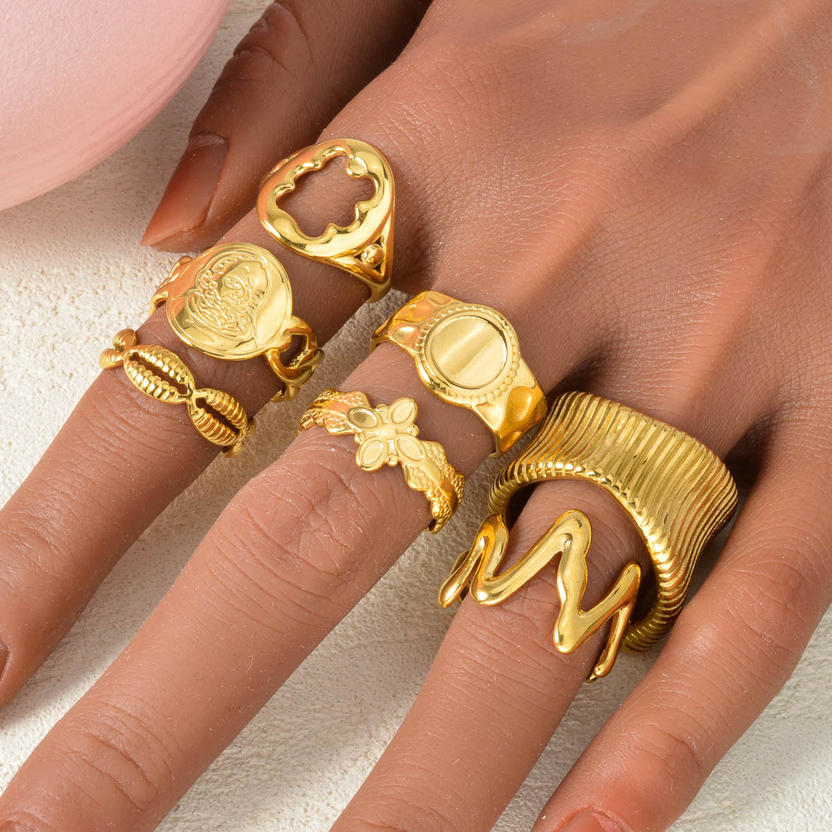 European and American , retro palace-style, niche design, fashionable stainless steel ring, gold-plated open ring for women