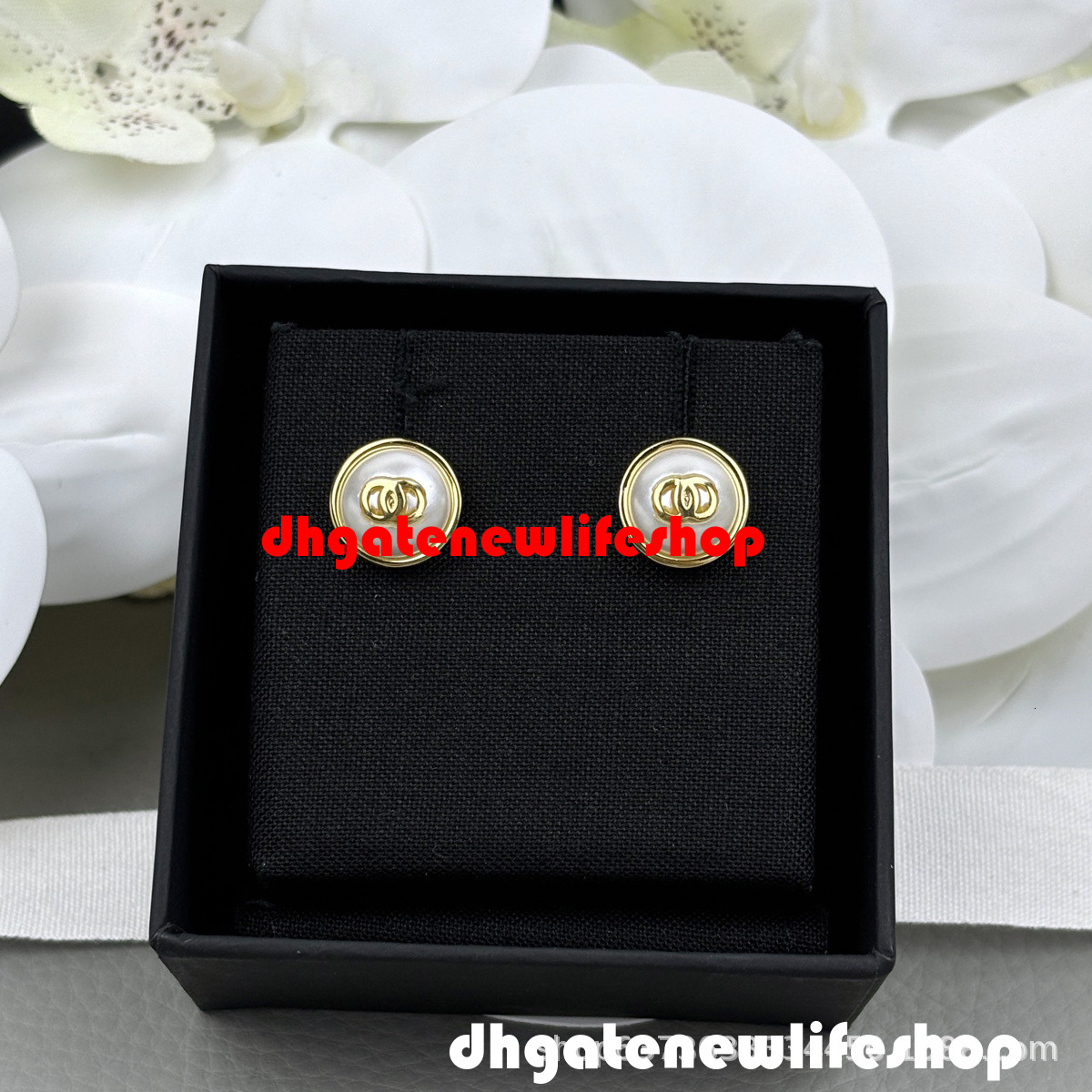 designer cc jewelry earrings Lightweight Milk-White Resin Earrings Classic Fashionable Featuring Simple Small Round Bead Earrings channel earrings e
