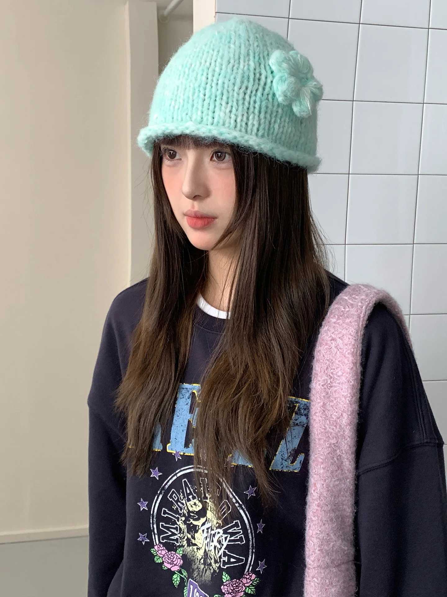 Beanie/Skull Caps 2025 New Flower Knit Cap Sweet Autumn Winter Warm All-Match Student Woolen Hat Q261017